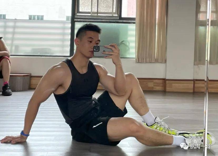 身材|25岁肌肉交警爆红网络，这是什么神仙肉体啊