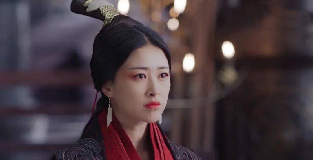 什么|《叛逆者》中的他和她，比朱一龙和童瑶还好看