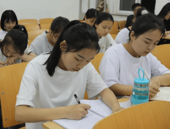 事业编考试 4e02fb88c7734aafa9815183923e9524.png