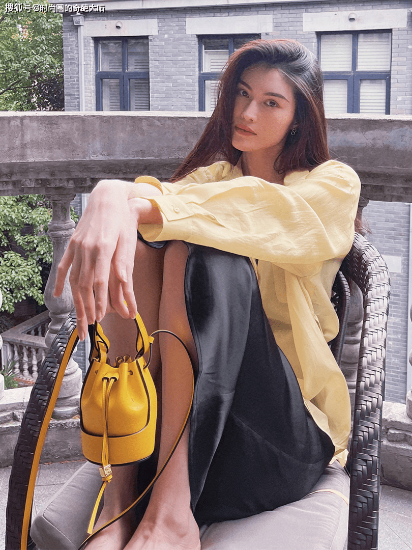 马甲|夏日时髦公式来袭！全套照搬完全OK，难怪超模们街拍也不输秀场