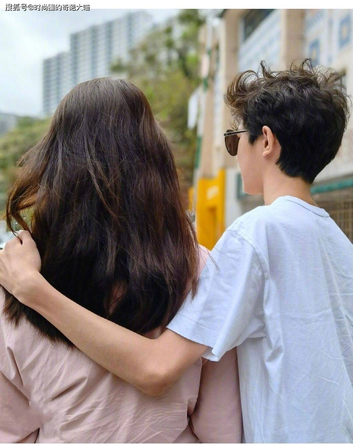 遗传|袁咏仪好迷信！又携全家去拜神，儿子衣品完美遗传父母好基因