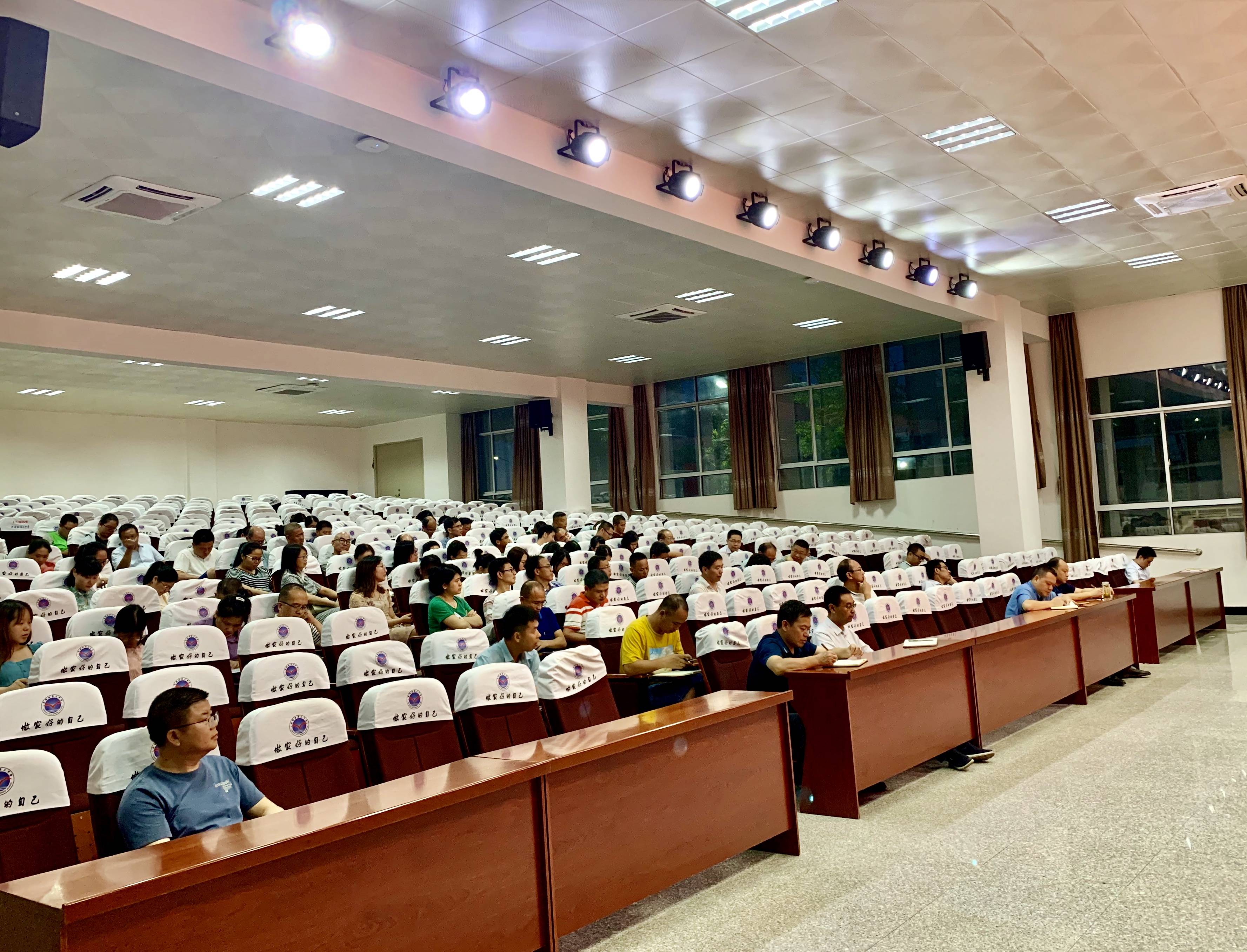 兴国三中:作为一名人民教师,我们要紧跟学生身后,共同撑起美好的明天