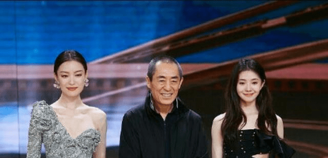 电影|4位谋女郎与恩师电影之夜相聚，倪妮刘浩存在张艺谋面前哭了