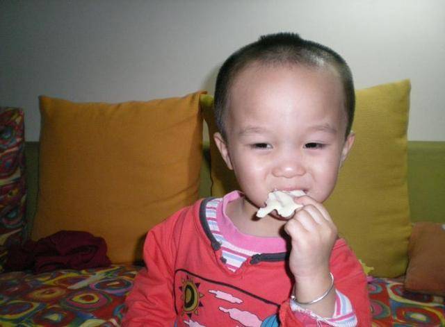 因为|5岁孩子肠胃衰竭,看到孩子的早餐,医生:怪不得!没一样有营养