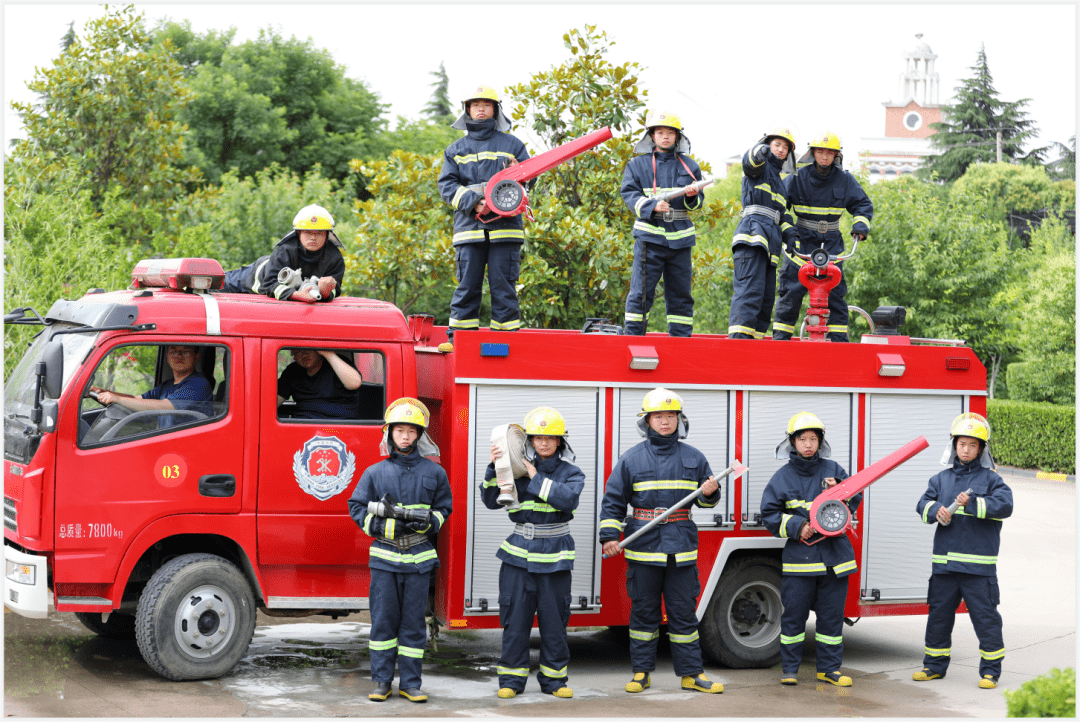 在消防企业进行实习.
