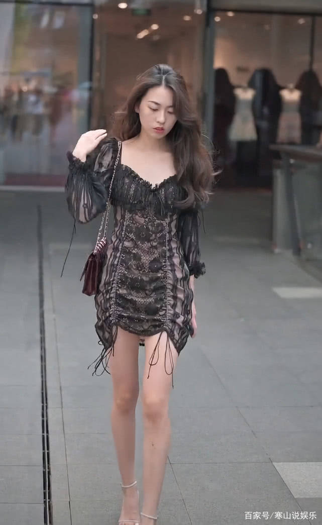 感觉|“鞋带”真的万能了，这位姐的裙子全靠它，我瘦10斤也不能穿！