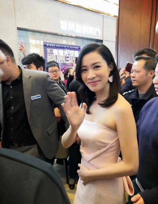 个性|形体再好也比不上明星，形体老师跟佘诗曼比身材，不是一级别！