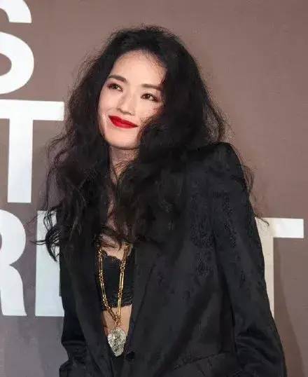 因为|Lisa跟小松菜奈架构一毛一样，气质差异是因为五官更分散？
