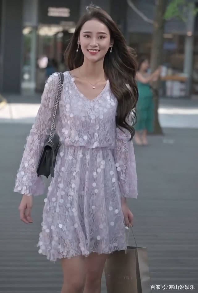 漂亮|碎花裙该扔了，当下流行“水滴裙”，女生出门必备，显高又抢镜！