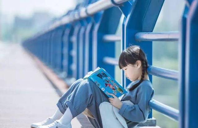 小孩|资历深的幼师告诉你：第一天上幼儿园不哭的小孩，出于这4种家庭