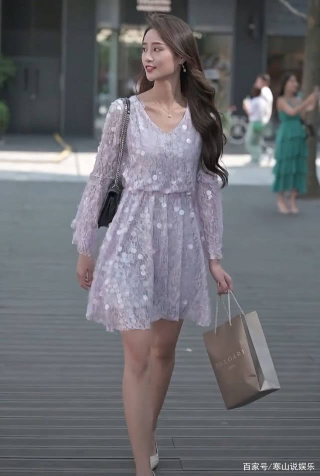 漂亮|碎花裙该扔了，当下流行“水滴裙”，女生出门必备，显高又抢镜！