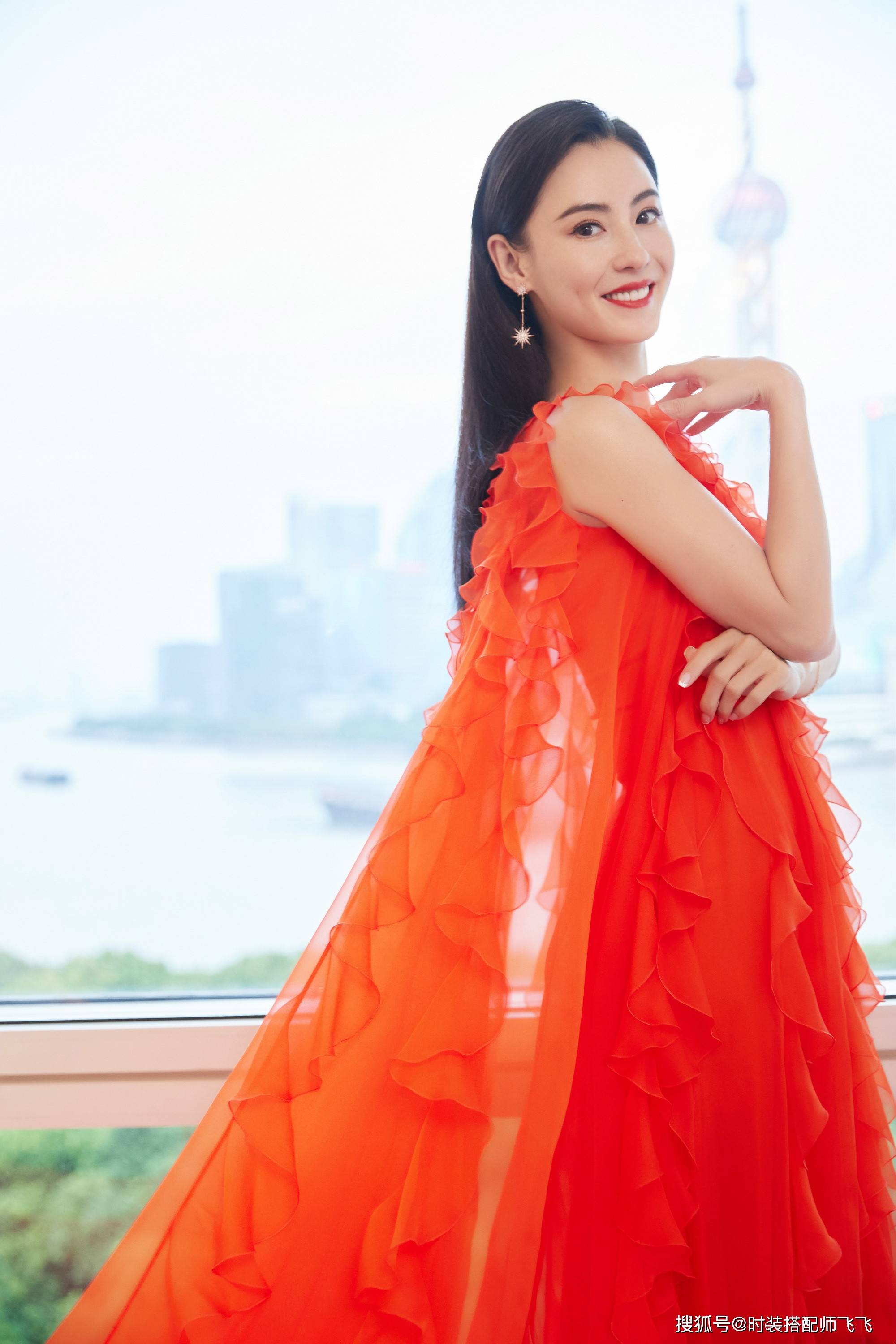 赵丽颖|不要误以为是暖皮就可以随便穿暖色，其实还有细分，穿错容易显老