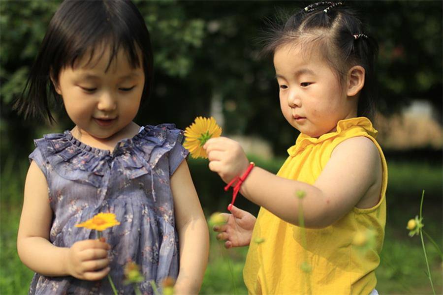 因为|想让孩子性格好，“隔辈带娃”须慎重，老人或容易带出“任性娃”