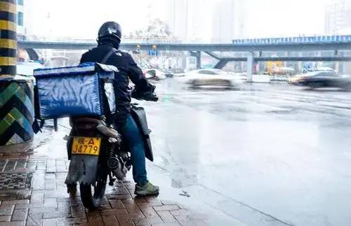 是谁在忽悠外卖骑手贷款买车?