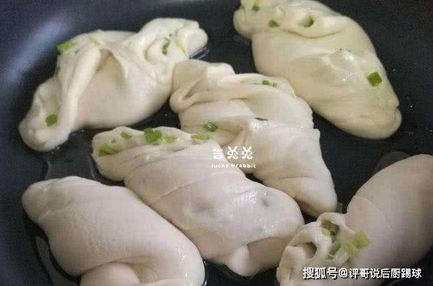 天气|早餐必做的煎卷子，松软香甜，底部金黄焦脆，一个不够两个管饱！