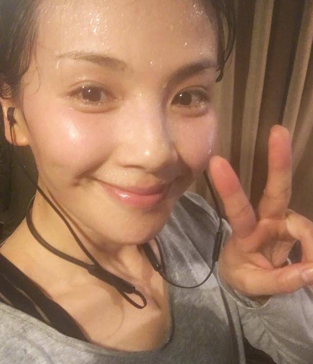 身材|“蜜桃臀”都不算啥，看看刘涛的“括号臀”，美丽不是说说而已