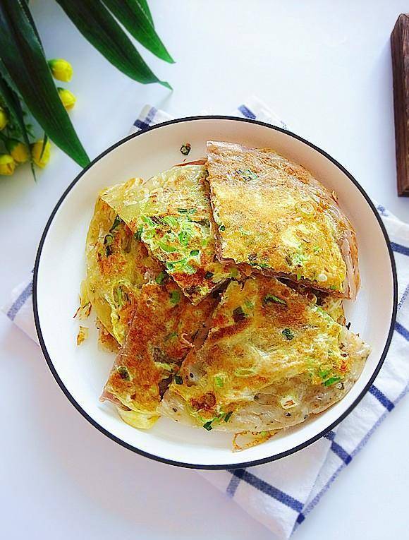 葱花|最近早餐迷上吃它,5分钟做好的鸡蛋饼,简单省事,好吃又顶饱