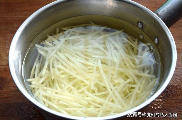 土豆丝怎么炒不生不老 2bc4d6e2425641e58baa86e5e41c458c.jpeg