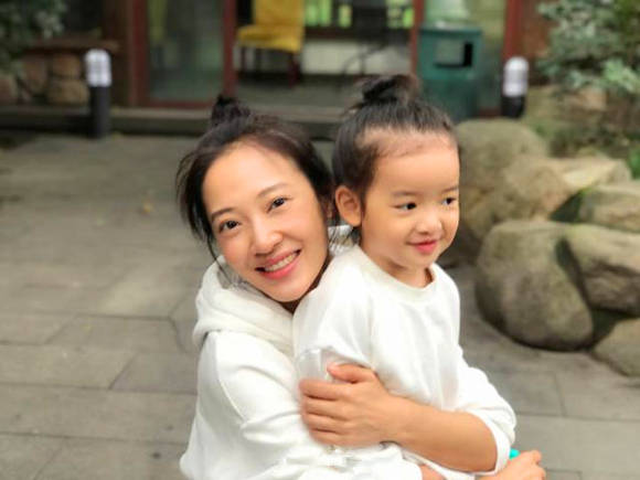 爱之火小女儿嫁给谁了 32e0a6698a624b98b03db8c5e41729bd.jpeg