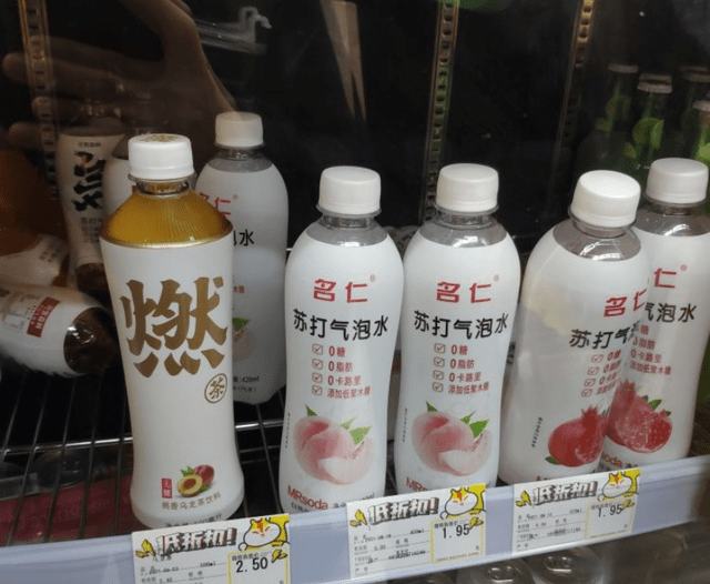食品|临期食品特卖店，打工人的新战场