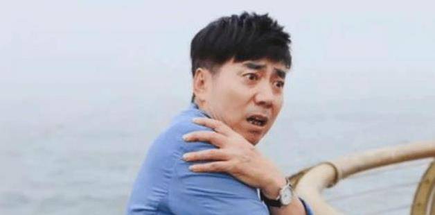 角色|国家一级演员，33岁娶大6岁杭州“百货女王”，今56岁开心当爷爷