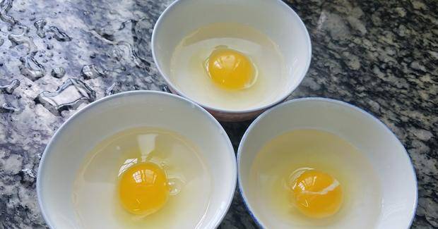 碗底|天气炎热,试试这道水煮荷包蛋,不用油也能做,好吃好看又清淡