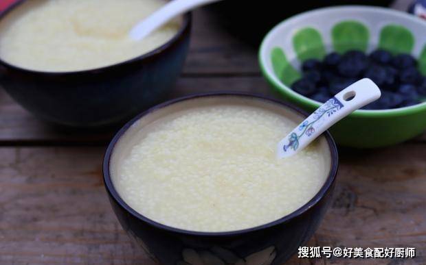 西红柿炒鸡蛋|外出一个多月，终于吃上自家早餐，上桌就被大家抢光，太怀念了！