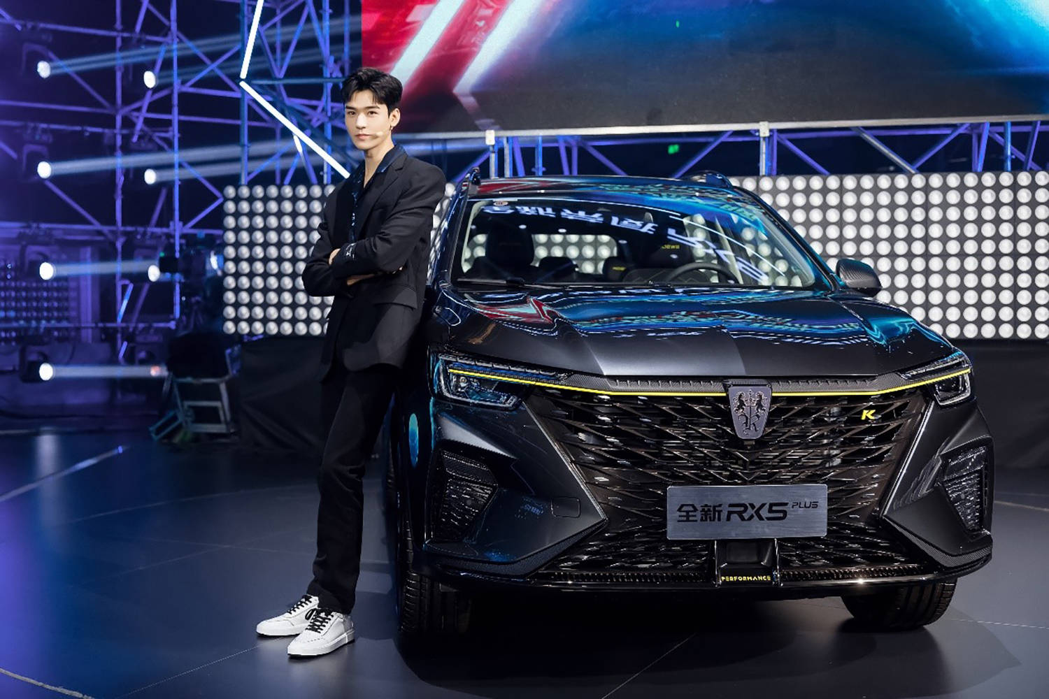 荣威代言人龚俊,"教授品鉴团"成员薛兆丰,姜振宇,叫兽易小星,"大众