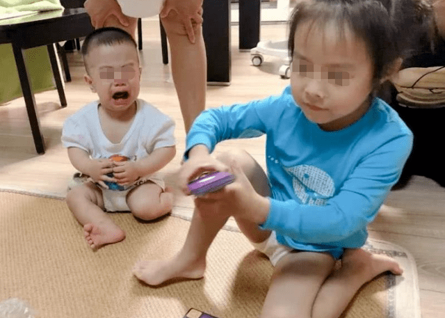 宝爸|三年生俩娃，全职妈妈被外人羡慕轻松，过来人：宁愿出去工作