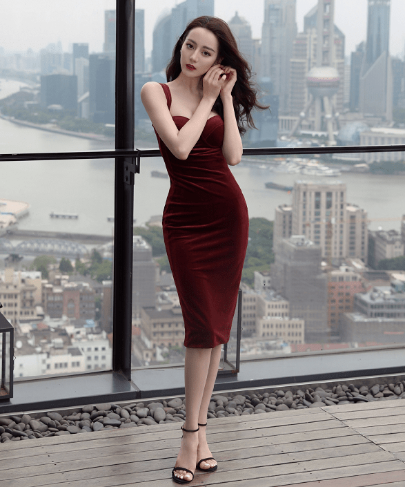 网友|“红毯杀手”相互撞衫！一个明艳一个风情，热巴因一个动作被嫌弃