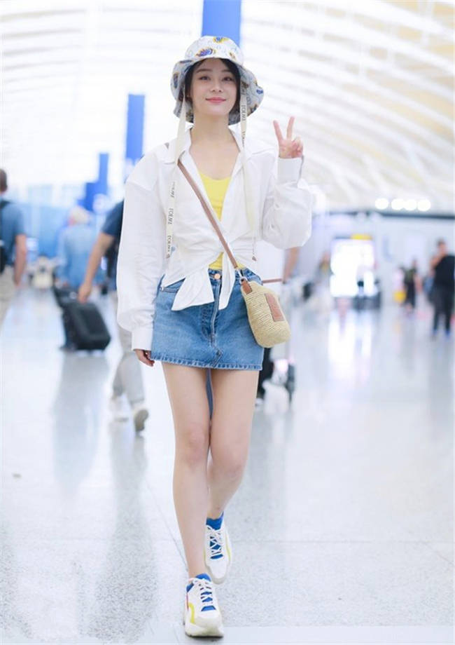 瞬间|岁月不留情，牛仔裙帮你“隐瞒”真实年龄，气质不减当年