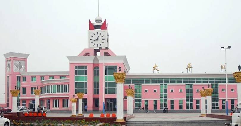 吉林省松原一个县，两条铁路过境，却没有在县城设火车站