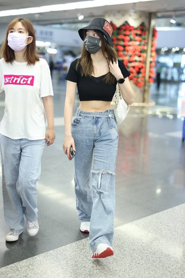 形象|肚子上的“富贵包”挺少见的,程潇靠吸气瘦肚子,看着真累