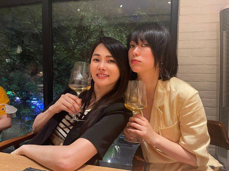 保养|伊能静穿的漂亮是真，但不老却是假的，皮肤再怎么保养也焉瘪了！