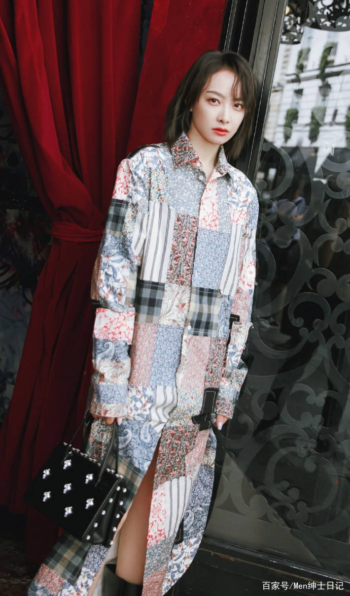 黑色|宋茜穿“补丁裙”看着却很贵,双开叉来波小妩媚,衣架子不是盖的