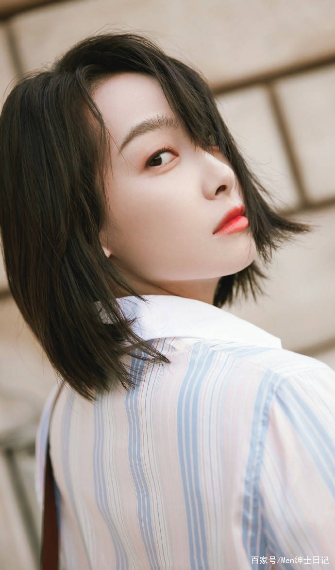 黑色|宋茜穿“补丁裙”看着却很贵,双开叉来波小妩媚,衣架子不是盖的