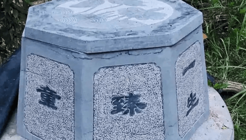 的八角井,一些民间的"风水大师"将其解释为镇压妻儿亡魂的"镇魂井",是