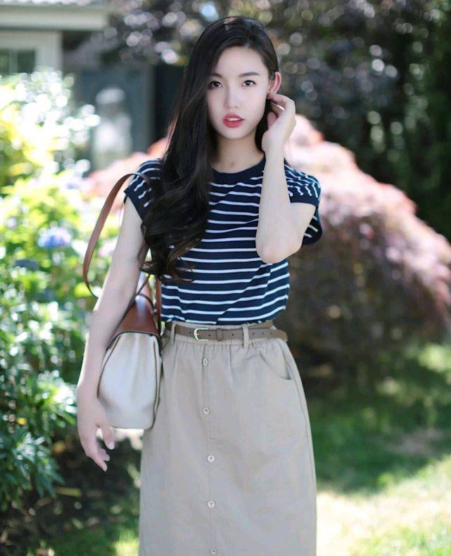 设计|怎么穿搭才能成为精致的女人?简约休闲风就很高级,值得细细品味