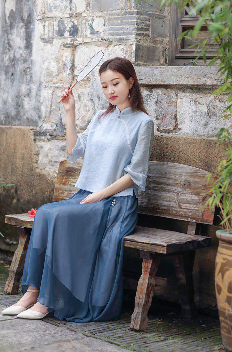 视觉|小个子也能穿得很仙美，中式上衣+半裙，不仅显高还显初恋气质！