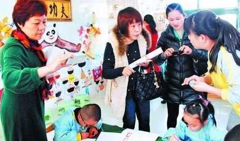 因为|妈妈错发信息到家长群，孩子直接被开除，求情也不行