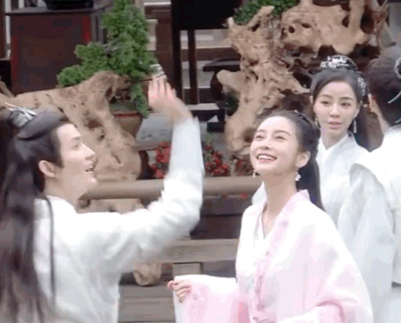 因为|baby新剧路透图曝光！粉色系古装驾驭度超高，却因演技再被嘲！