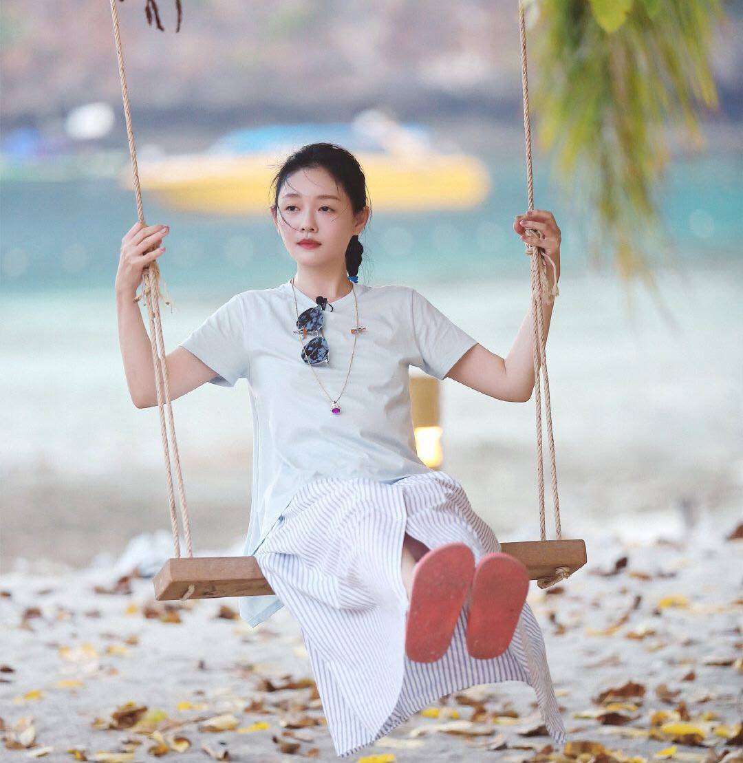 条纹|暑期海岛出游怎么穿?学大S短T搭配条纹半裙,清甜又减龄