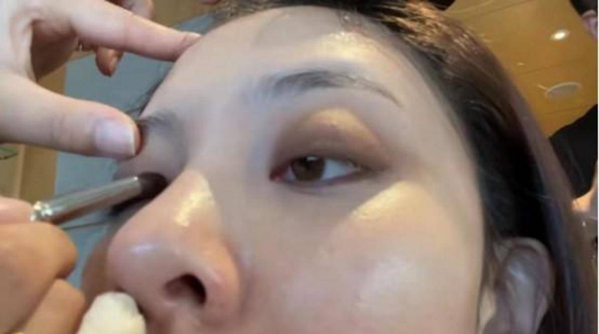 漂亮|宋妍霏大胆尝试“烟熏妆”，全程素颜怼脸拍，效果出来美翻众人！！
