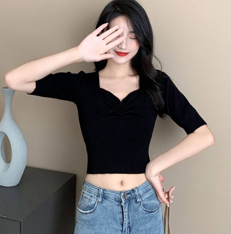 设计|锁骨T恤耍点“小心机”,让这个夏季充满了诱惑力