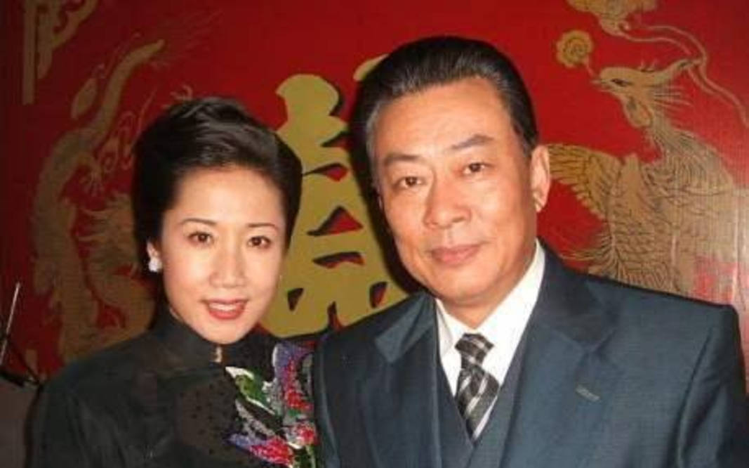 一婚娶上海文艺美女,二婚娶初恋高中同学,如今61岁婚姻很幸福!