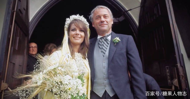 婚后,娜塔莉生下一个女儿,取名为娜塔莎.