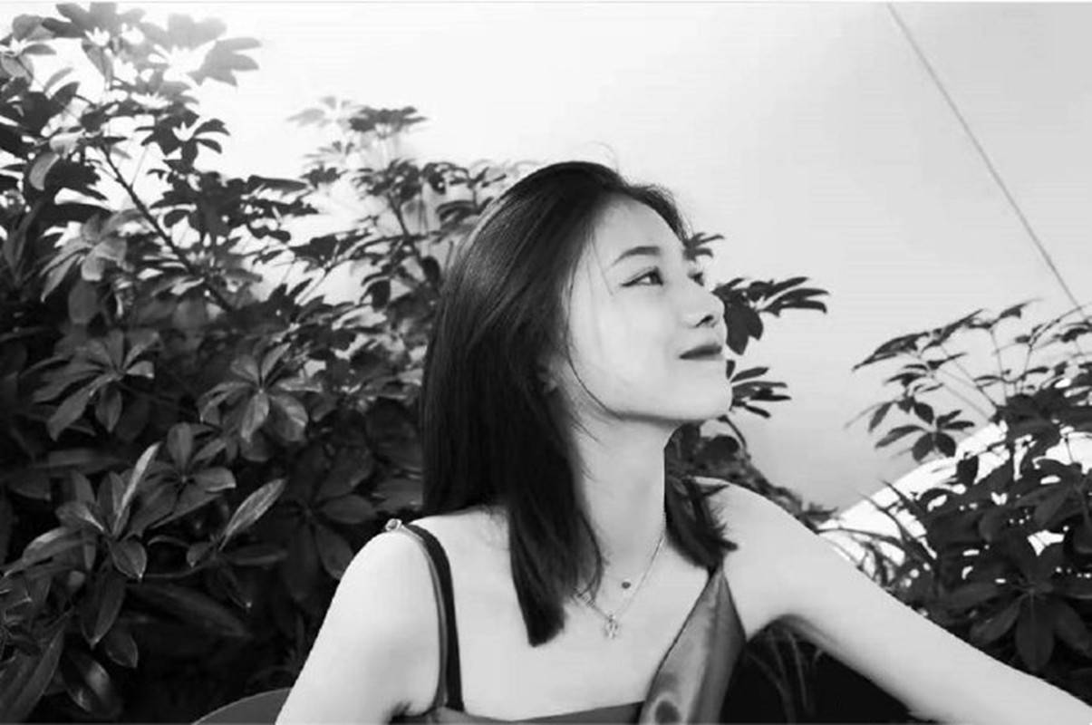 曲线美|汪峰大女儿穿衣随了亲妈葛荟婕，才16岁穿吊带裙走轻熟风，太惊艳