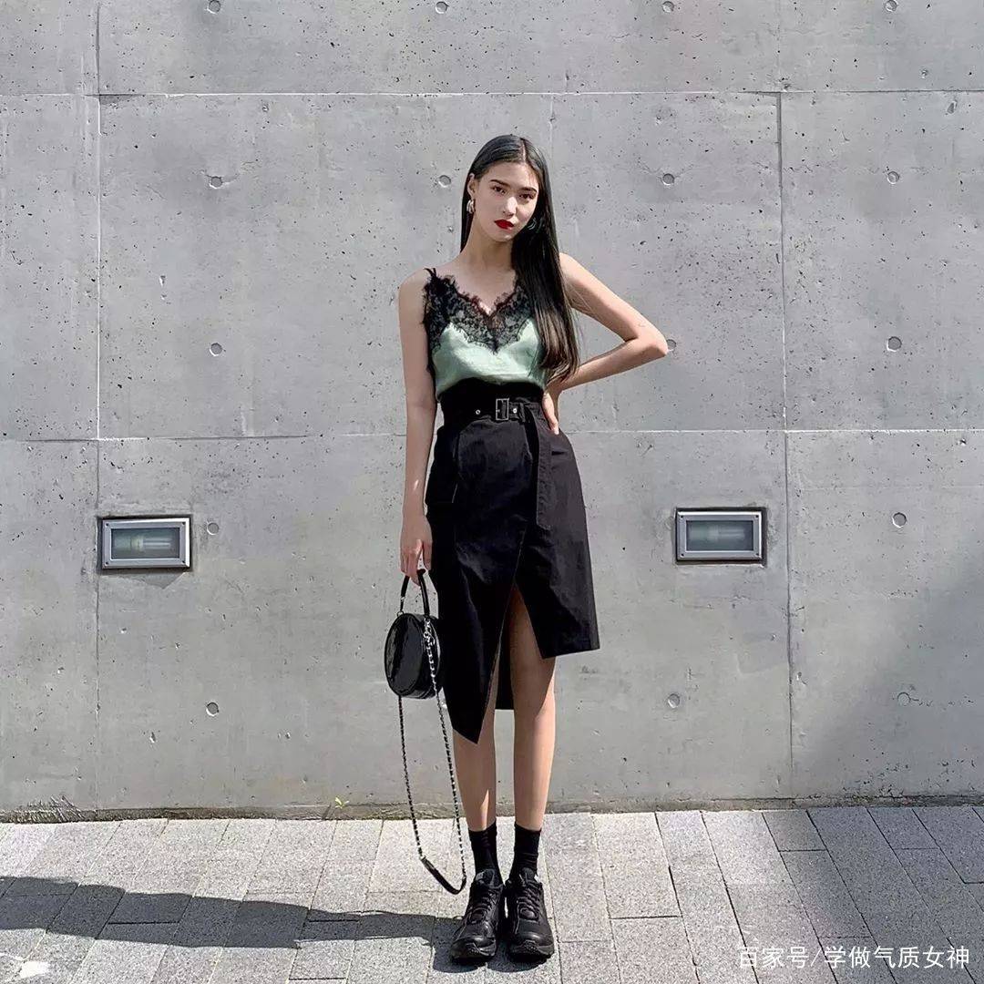 黑色|裙子里穿什么？现在这么穿才时髦！