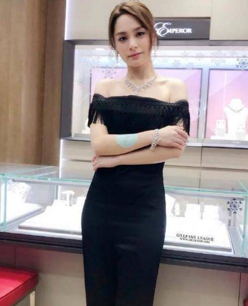 青春|爱情滋润下的阿娇，就是这么会穿搭