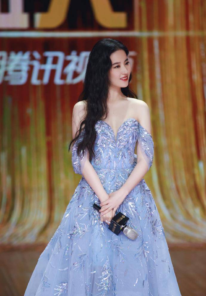 盛典|又是盛典!刘亦菲又仙又欲,杨幂深v撩人,热巴吊带蕾丝艳压全场